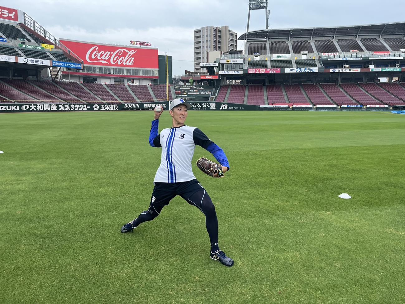 マツダスタジアムでキャッチボールするDeNA大貫（球団提供）