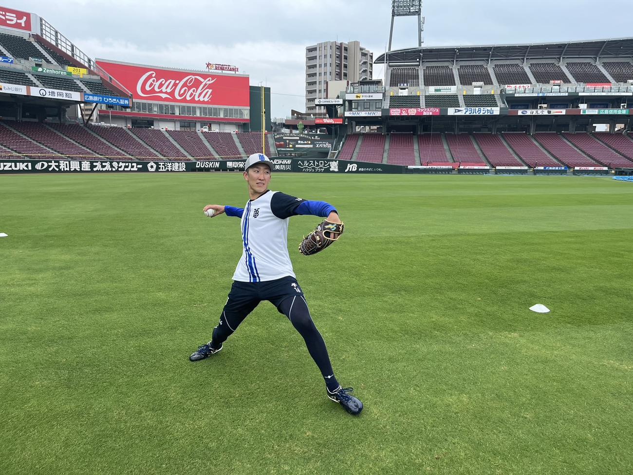 マツダスタジアムでキャッチボールするDeNA大貫（球団提供）