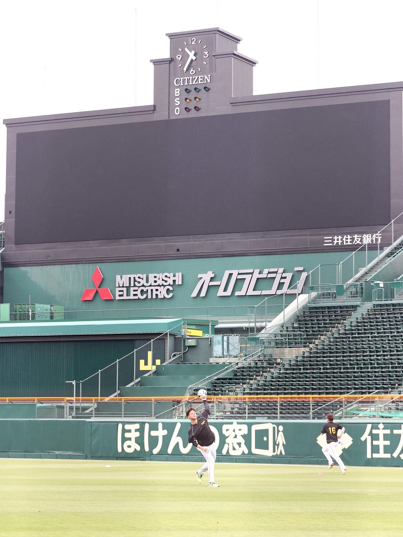 甲子園球場で調整する大竹（撮影・上田博志）