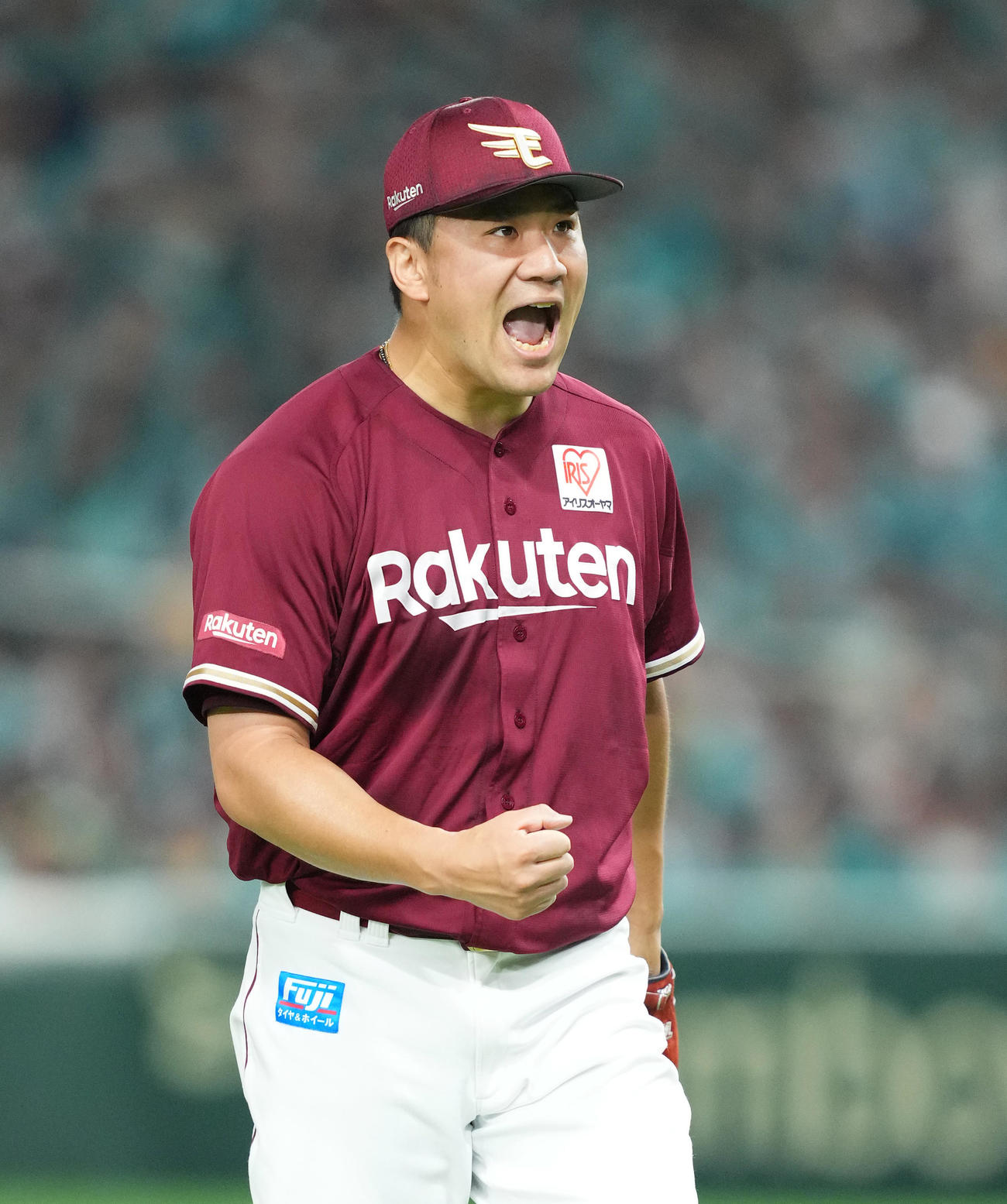 ソフトバンク対楽天　7回を投げ終え、雄たけびを上げる楽天田中将（撮影・菅敏）