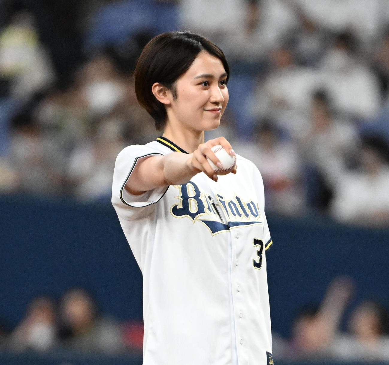 特別始球式を務める吉岡恵麻（撮影・石井愛子）＝2023年6月27日、京セラドーム大阪