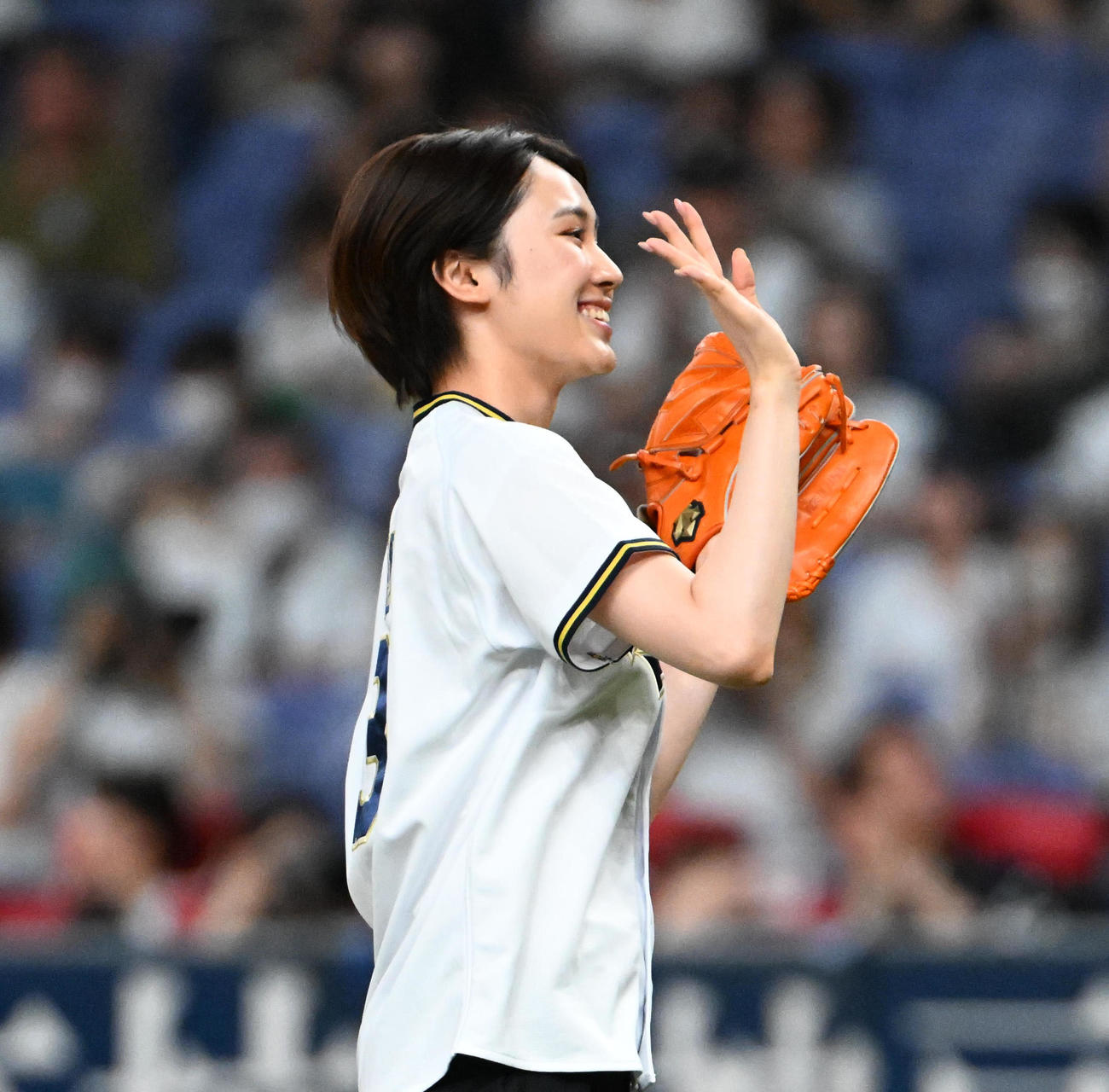 特別始球式を務める吉岡恵麻（撮影・石井愛子）＝2023年6月27日、京セラドーム大阪