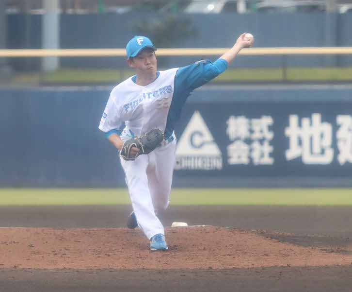 日本ハム対ロッテ　5回から登板し5回4安打無四球2失点と上々の投球を披露した日本ハム根本（撮影・永野高輔）