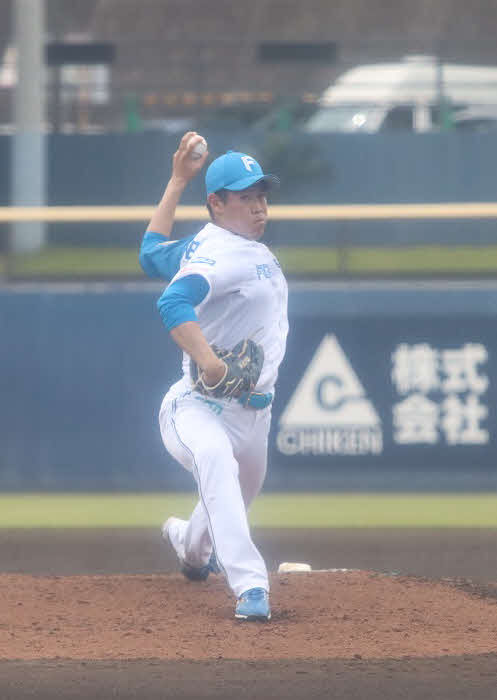 日本ハム対ロッテ　5回から登板し5回4安打無四球2失点と上々の投球を披露した日本ハム根本（撮影・永野高輔）