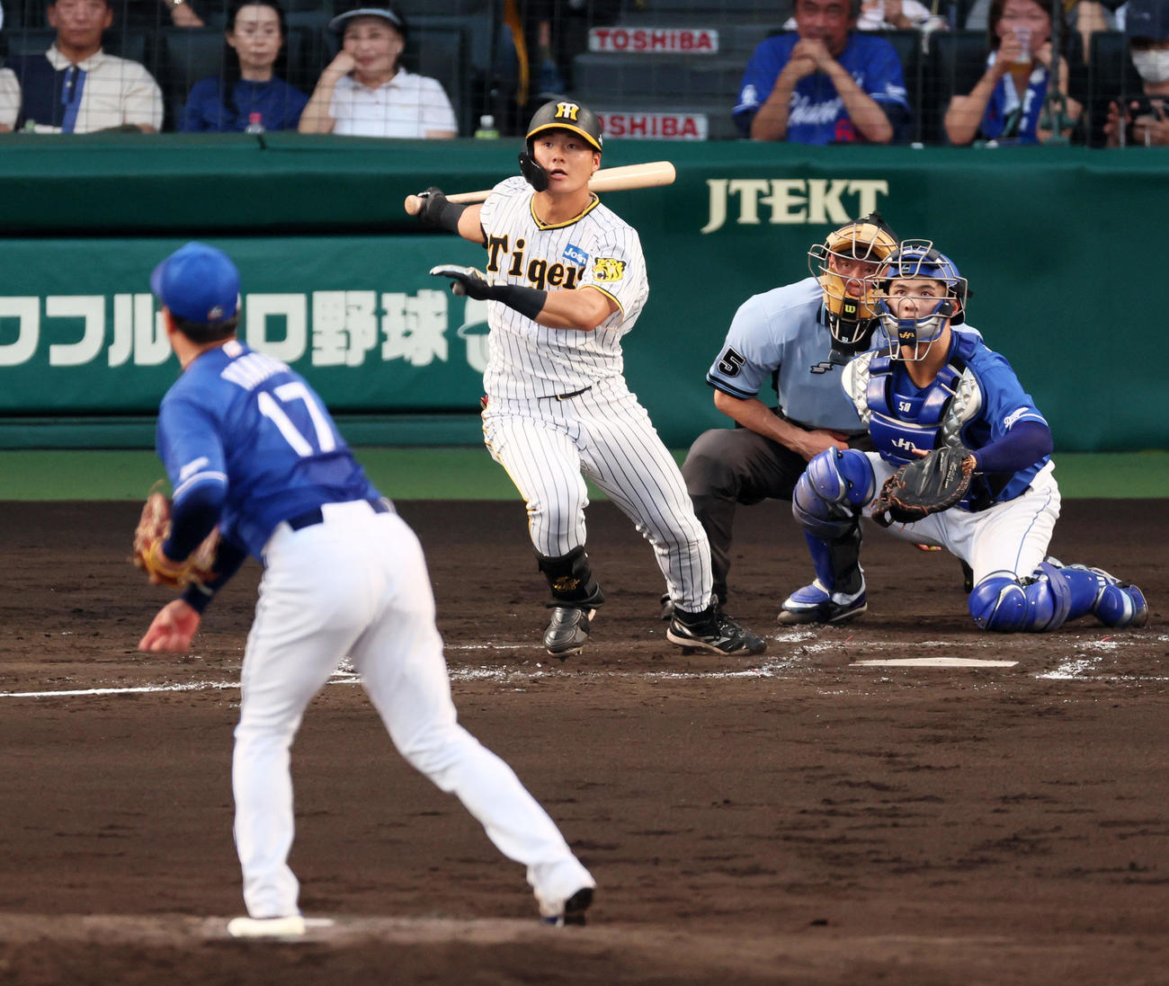 阪神対中日　3回裏阪神2死二塁、前川は右前適時打を放つ。投手は柳（撮影・加藤哉）