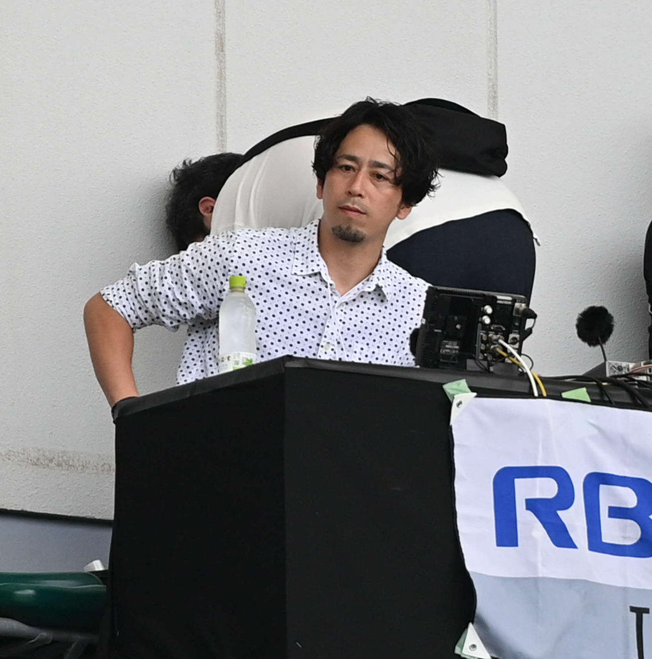 西武対日本ハム　解説で球場を訪れた大嶺氏（撮影・山崎安昭）