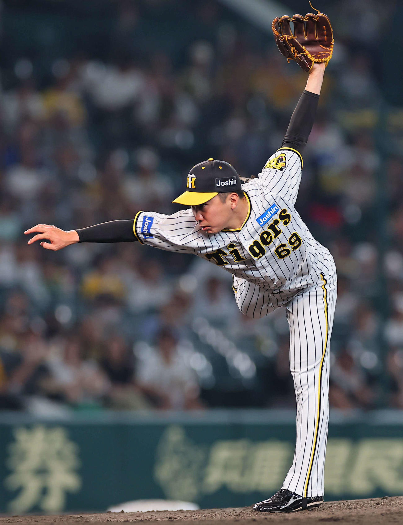 阪神対中日　阪神3番手の石井（撮影・上田博志）