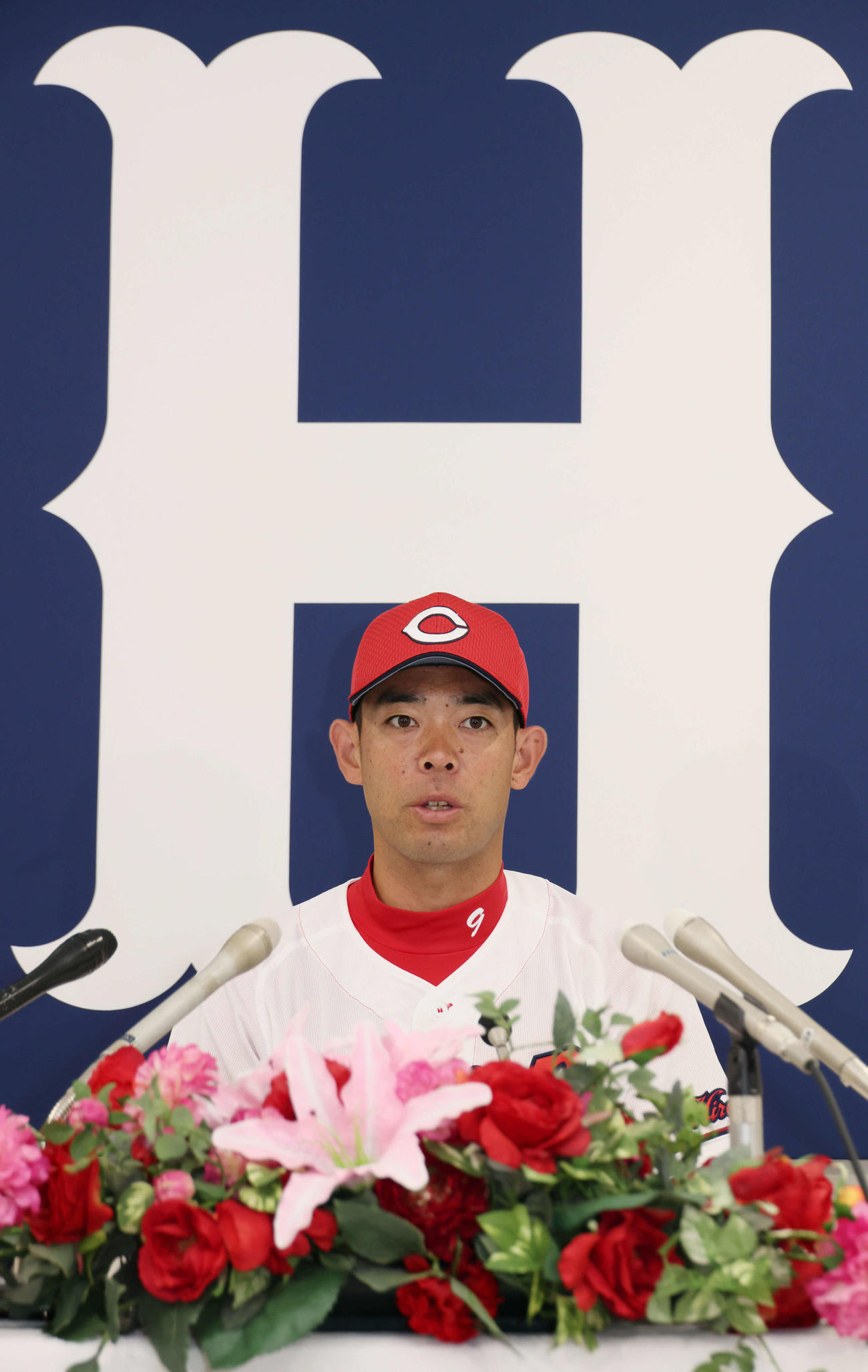 オールスターゲームにファン投票で選出され、会見する広島秋山（撮影・加藤孝規）