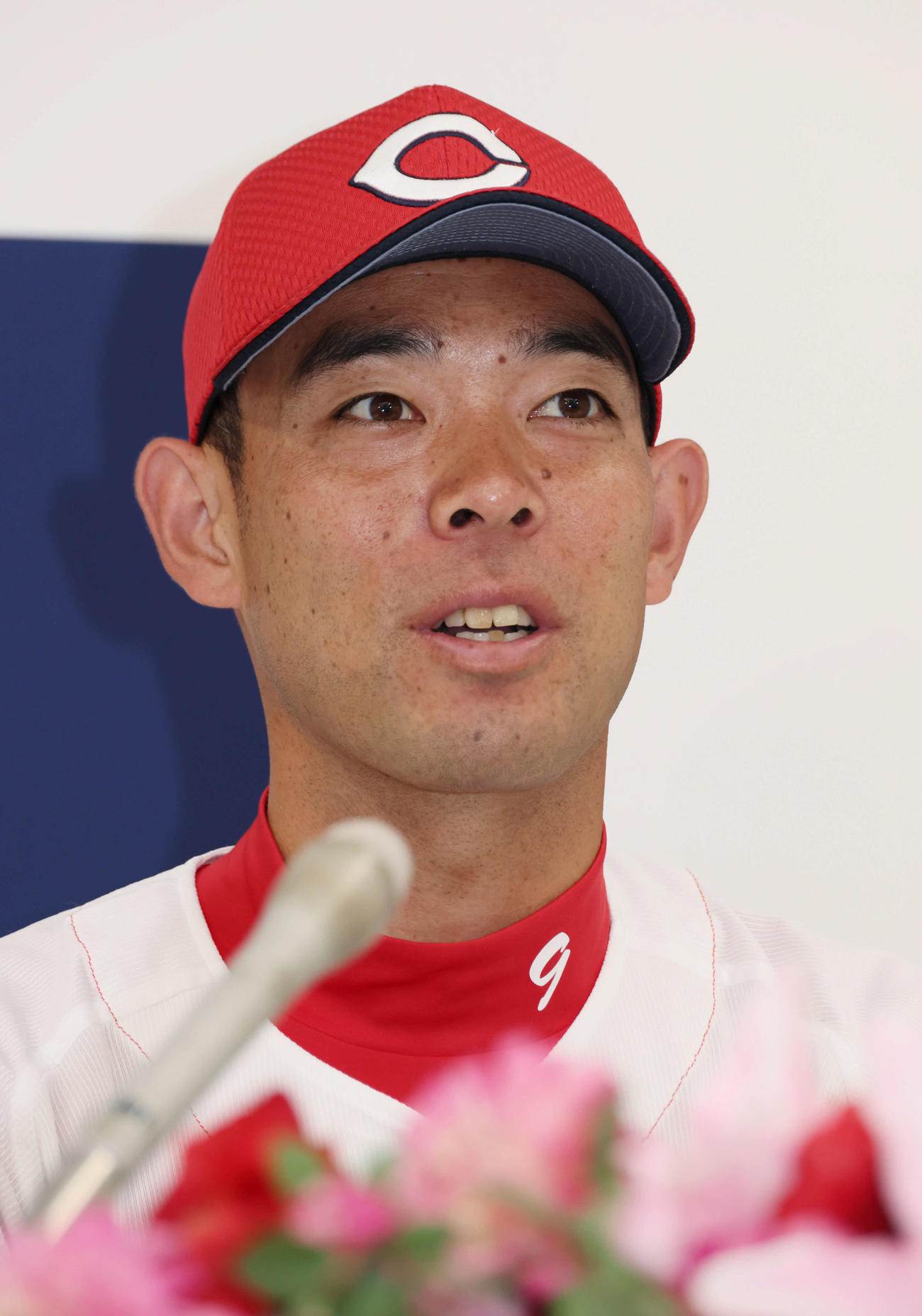 オールスターゲームにファン投票で選出され、会見する広島秋山（撮影・加藤孝規）