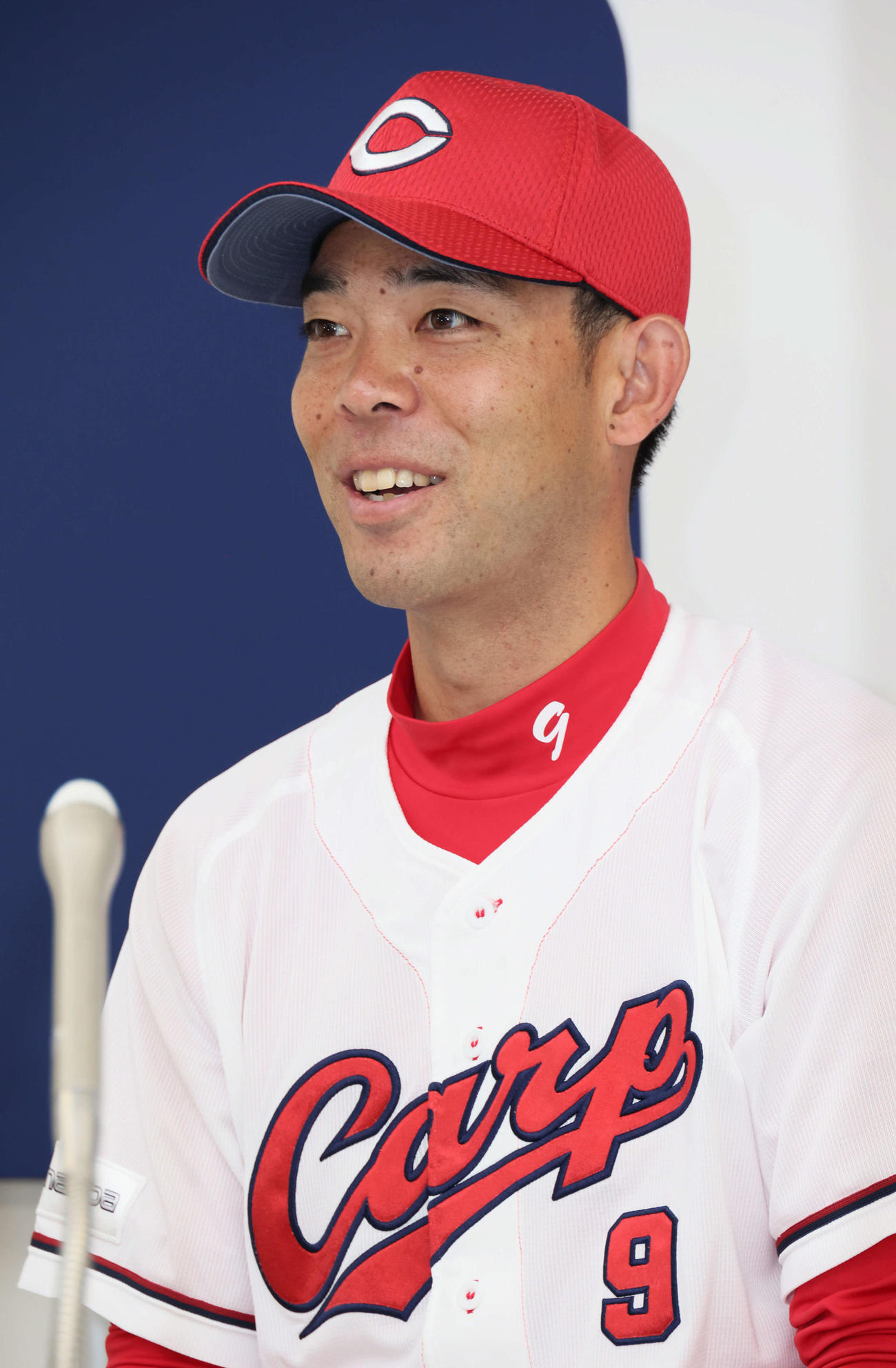 オールスターゲームにファン投票で選出され、会見する広島秋山（撮影・加藤孝規）