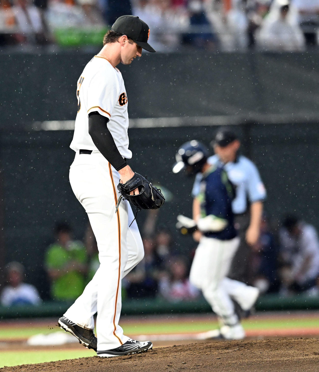 巨人対ヤクルト　3回表ヤクルト1死二、三塁、山田に先制3点本塁打を浴びるグリフィン（撮影・たえ見朱実）