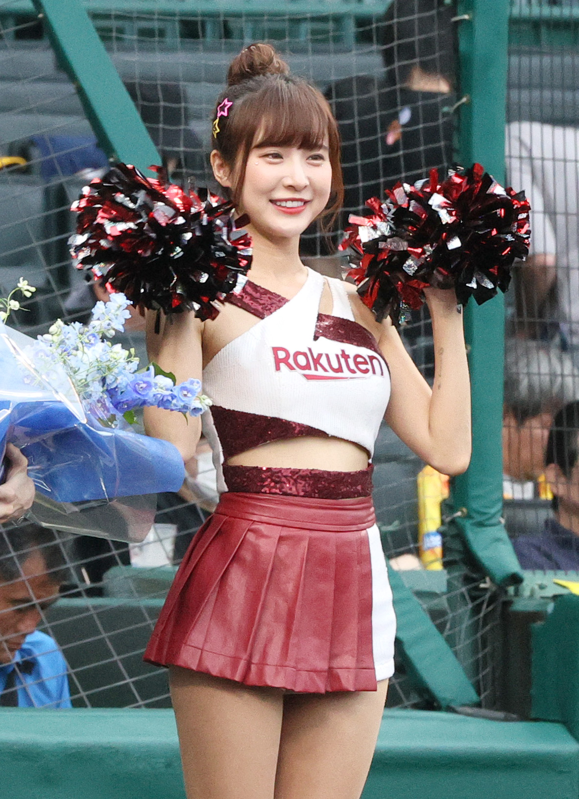 阪神対中日　「台湾デー」で甲子園球場に来た台湾プロ野球チームチアガール楽天モンキーズの孟潔(モンジェ)（撮影・上山淳一）