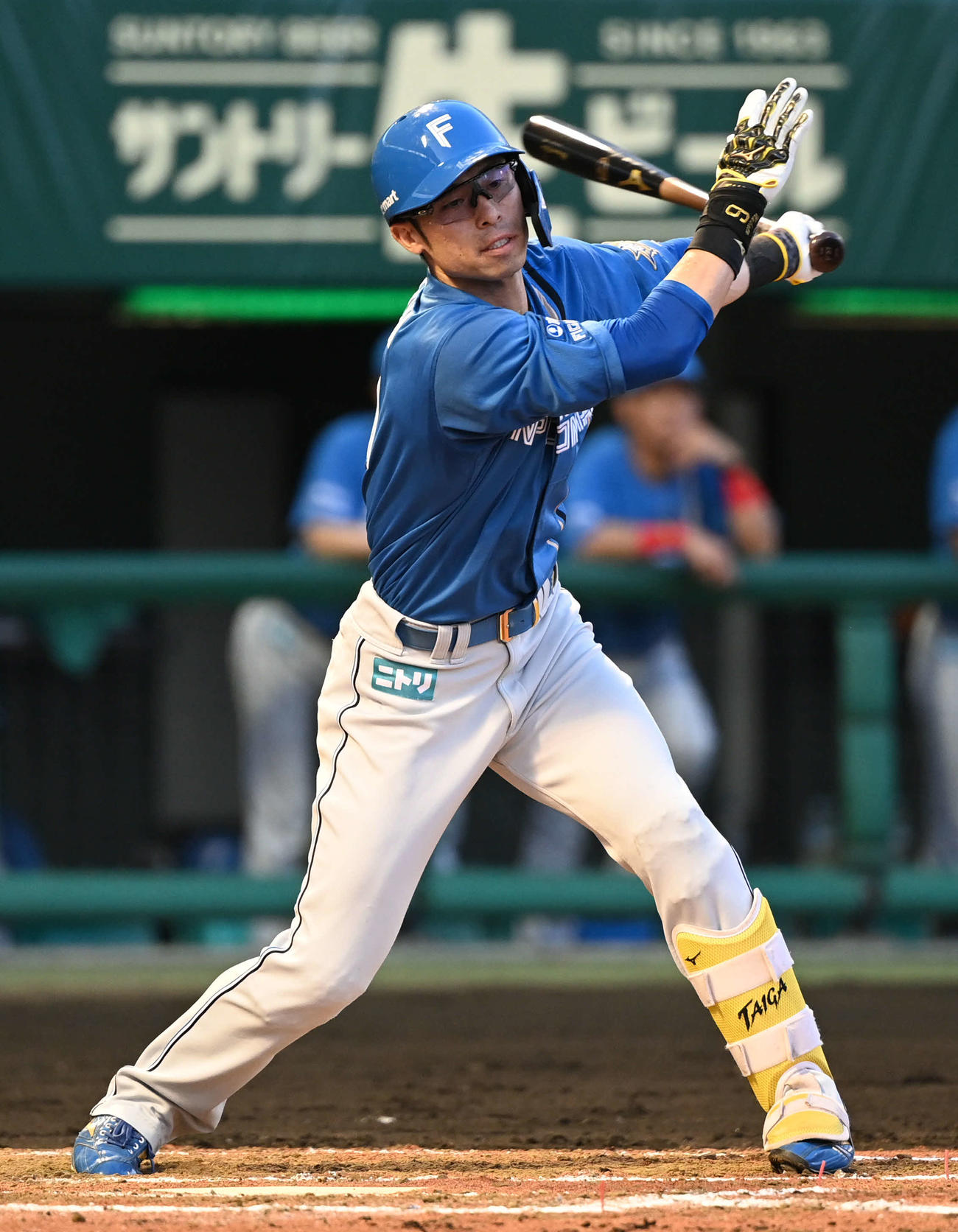 西武対日本ハム　3回表日本ハム無死一、三塁、江越は空振り三振に倒れる（撮影・山崎安昭）