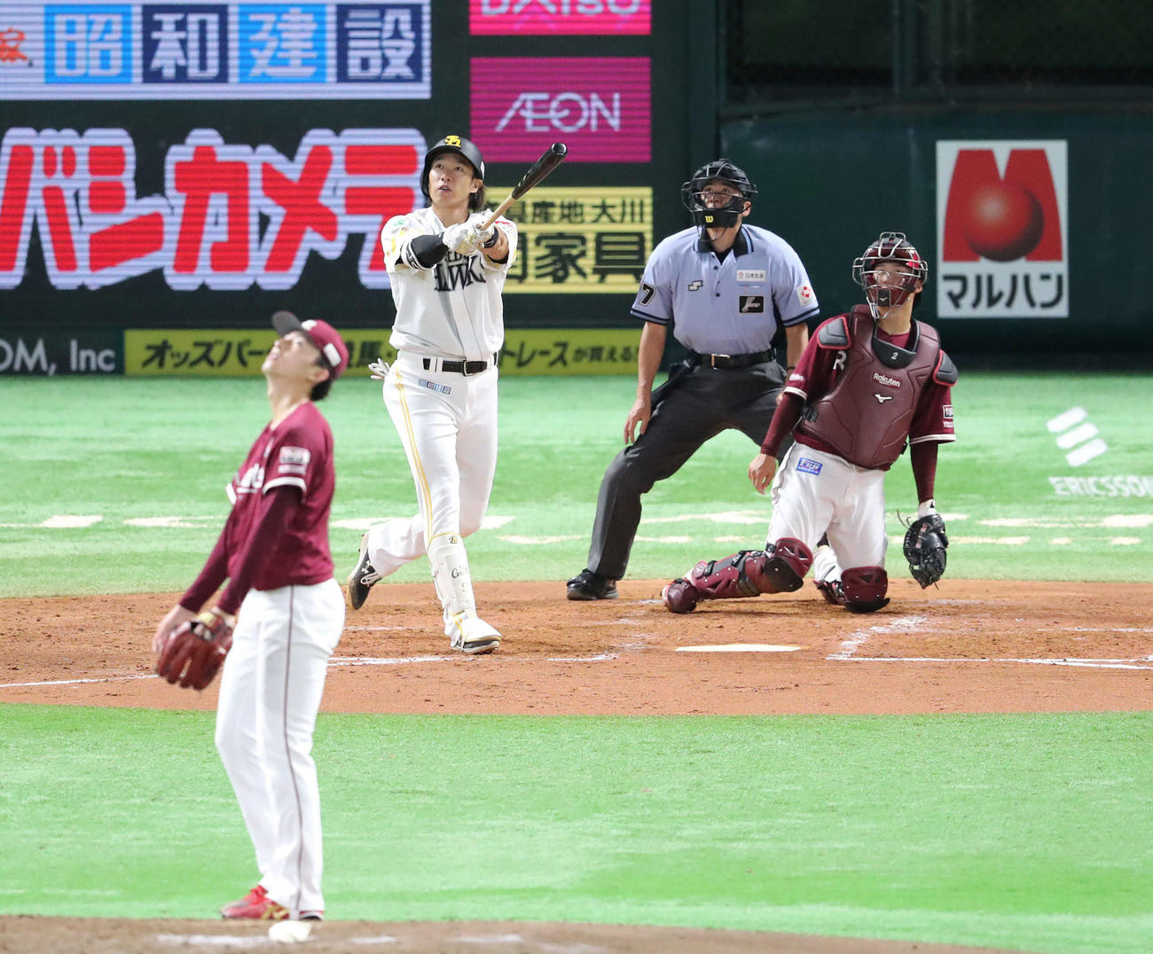 ソフトバンク対楽天　3回裏ソフトバンク2死、柳田は右中間にソロ本塁打を放つ。投手荘司（撮影・梅根麻紀）
