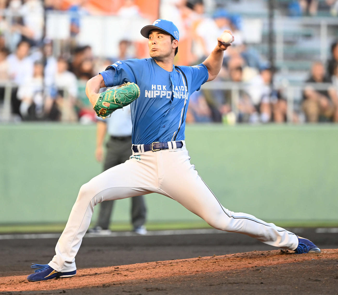 西武対日本ハム　力投する日本ハム先発の上原（撮影・山崎安昭）