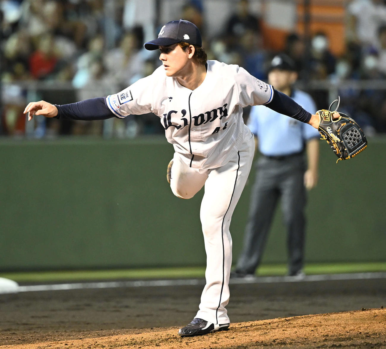 西武対日本ハム　力投する西武先発の与座（撮影・山崎安昭）