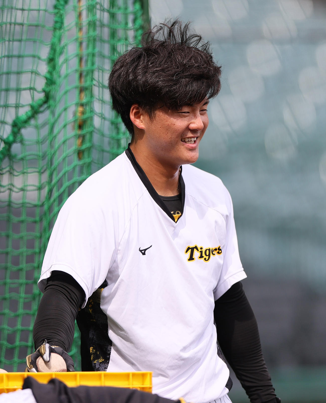 阪神対中日　試合前の練習で笑顔を見せる阪神前川（撮影・上山淳一）