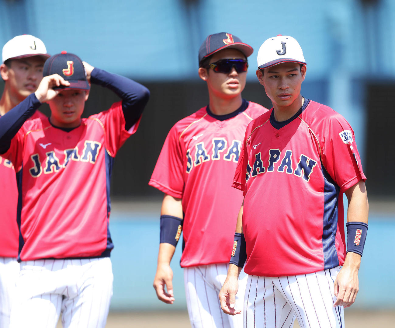 侍ジャパン大学日本代表直前合宿に臨む青学大・中島（右）（撮影・河田真司）