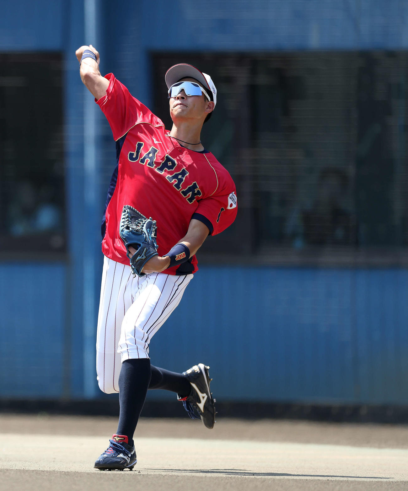 侍ジャパン大学日本代表直前合宿でキャッチボールする青学大・中島（撮影・河田真司）