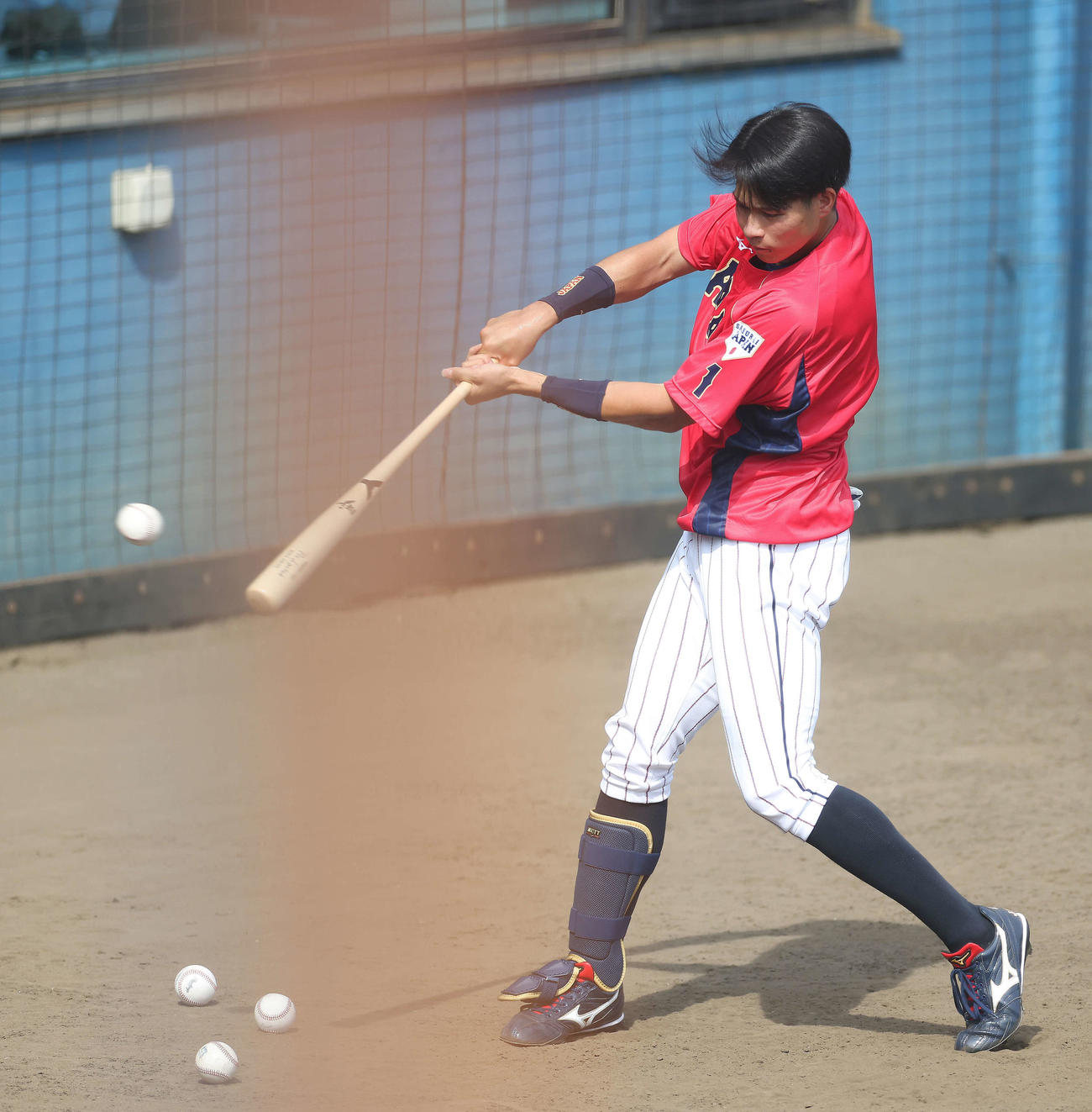侍ジャパン大学日本代表直前合宿でトス打撃する青学大・中島（撮影・河田真司）