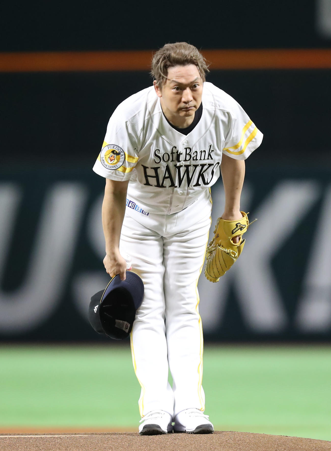 セレモニアルピッチを行う香取慎吾(撮影・冨田成美)