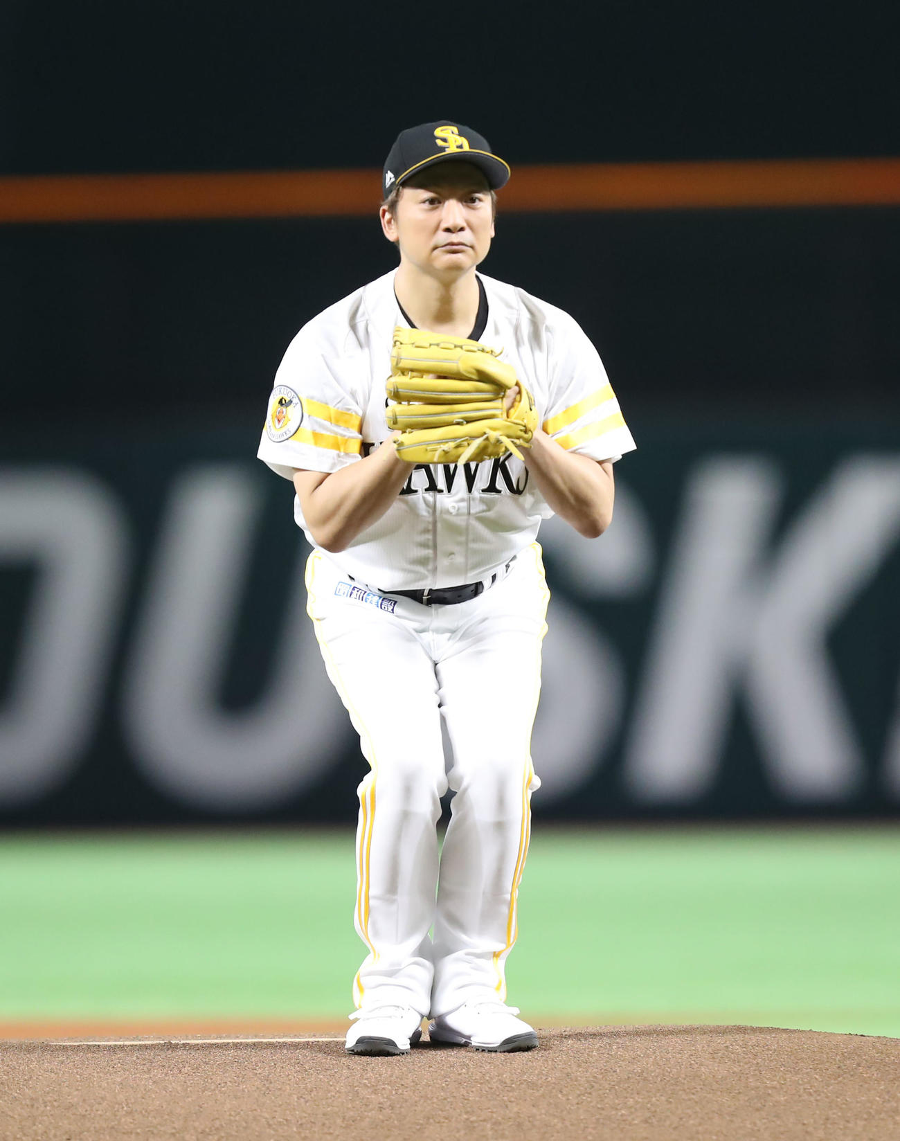 セレモニアルピッチを行う香取慎吾(撮影・冨田成美)