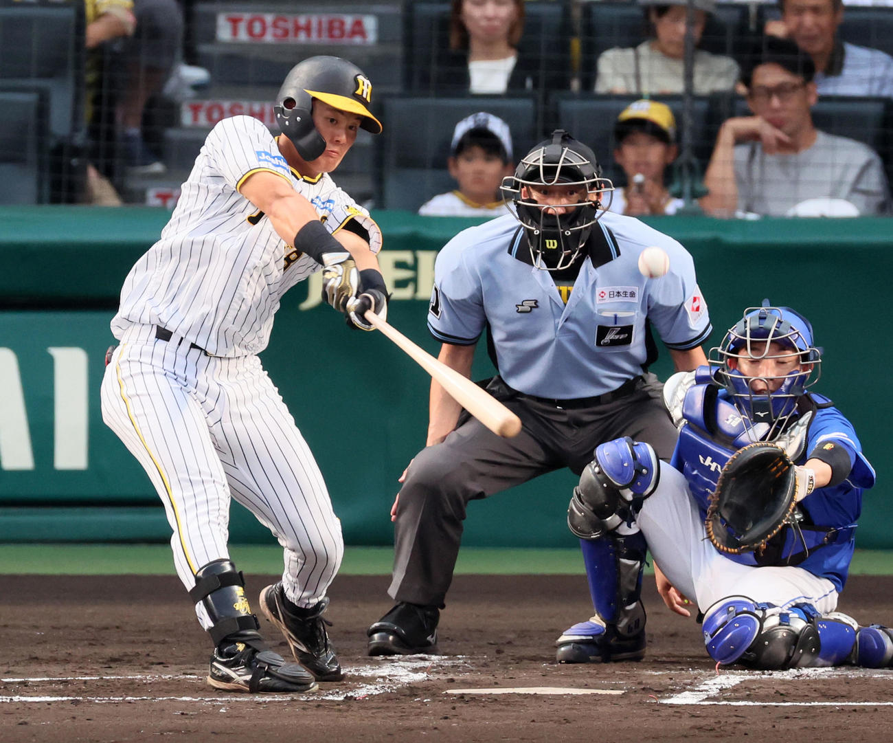 阪神対中日　1回裏阪神2死一、三塁、前川は中へ適時打を放つ（撮影・加藤哉）