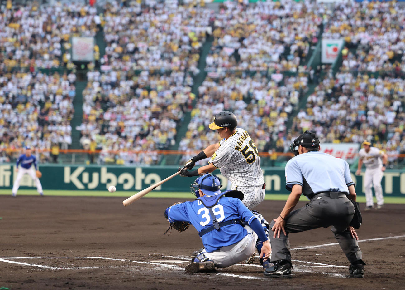 阪神対中日　1回裏阪神2死一、三塁、前川が左前に適時打を放つ（撮影・藤尾明華）