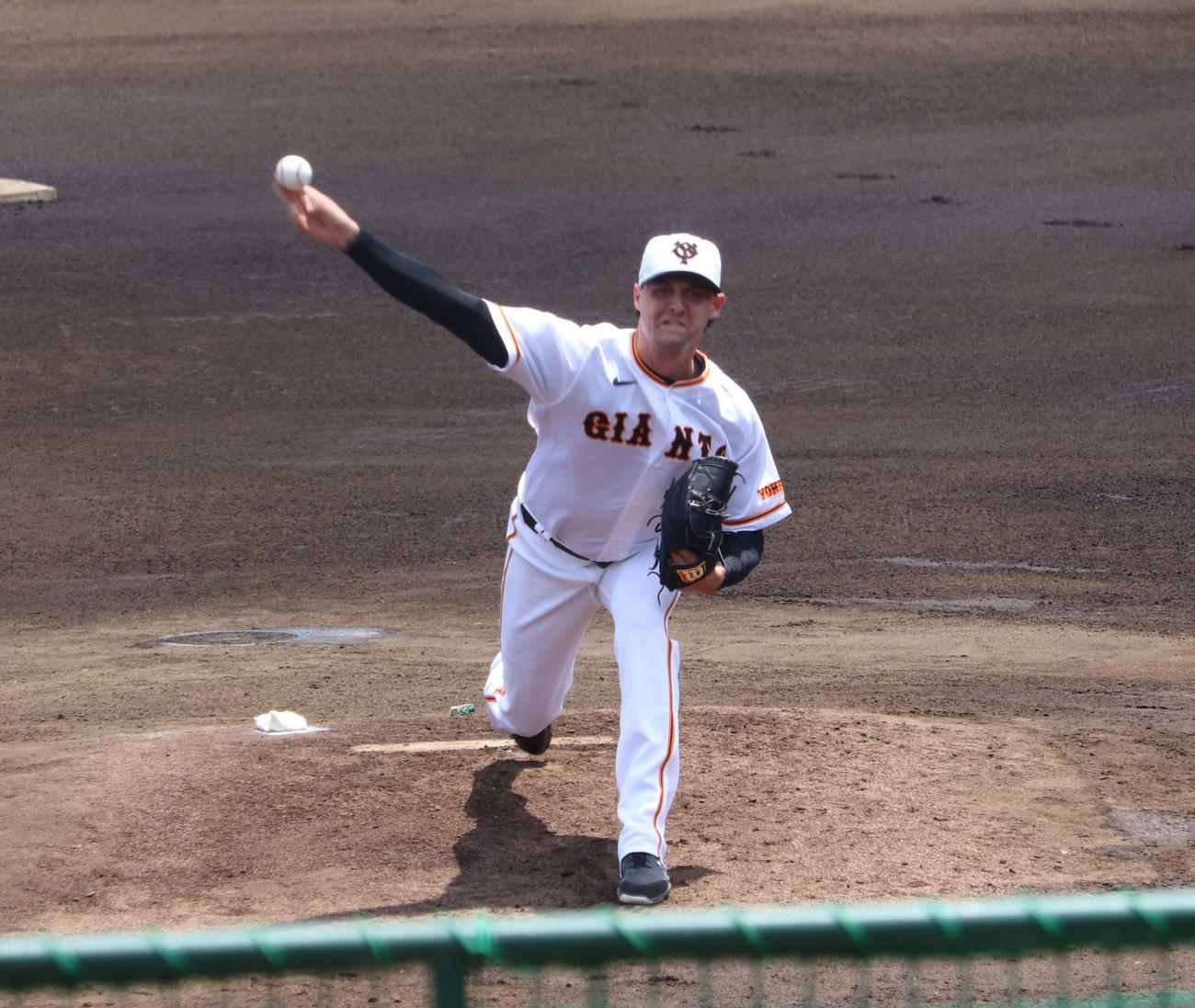 ジャイアンツ球場の2軍シート打撃に登板した巨人ビーディ（撮影・小早川宗一郎）