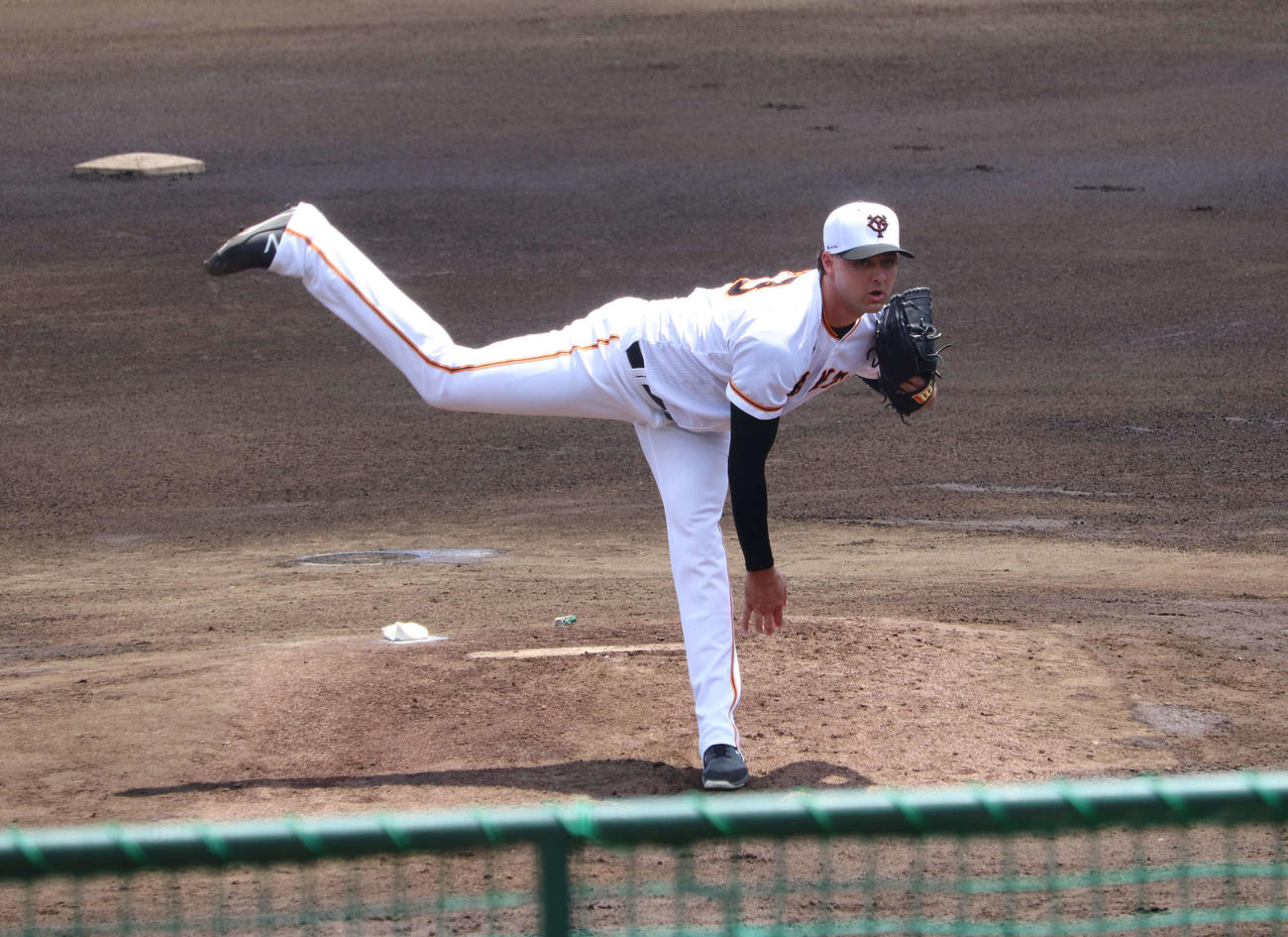 ジャイアンツ球場の2軍シート打撃に登板した巨人ビーディ（撮影・小早川宗一郎）