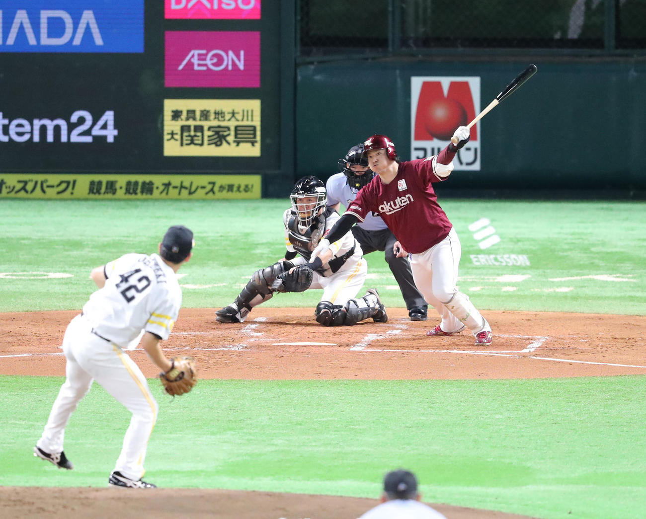 ソフトバンク対楽天　1回表楽天2死一、三塁、伊藤は中前適時打を放つ（撮影・梅根麻紀）