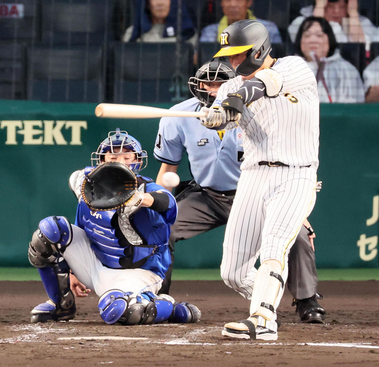阪神対中日　3回裏阪神無死一、三塁、大山は遊ゴロ併殺打で打点を挙げる（撮影・加藤哉）