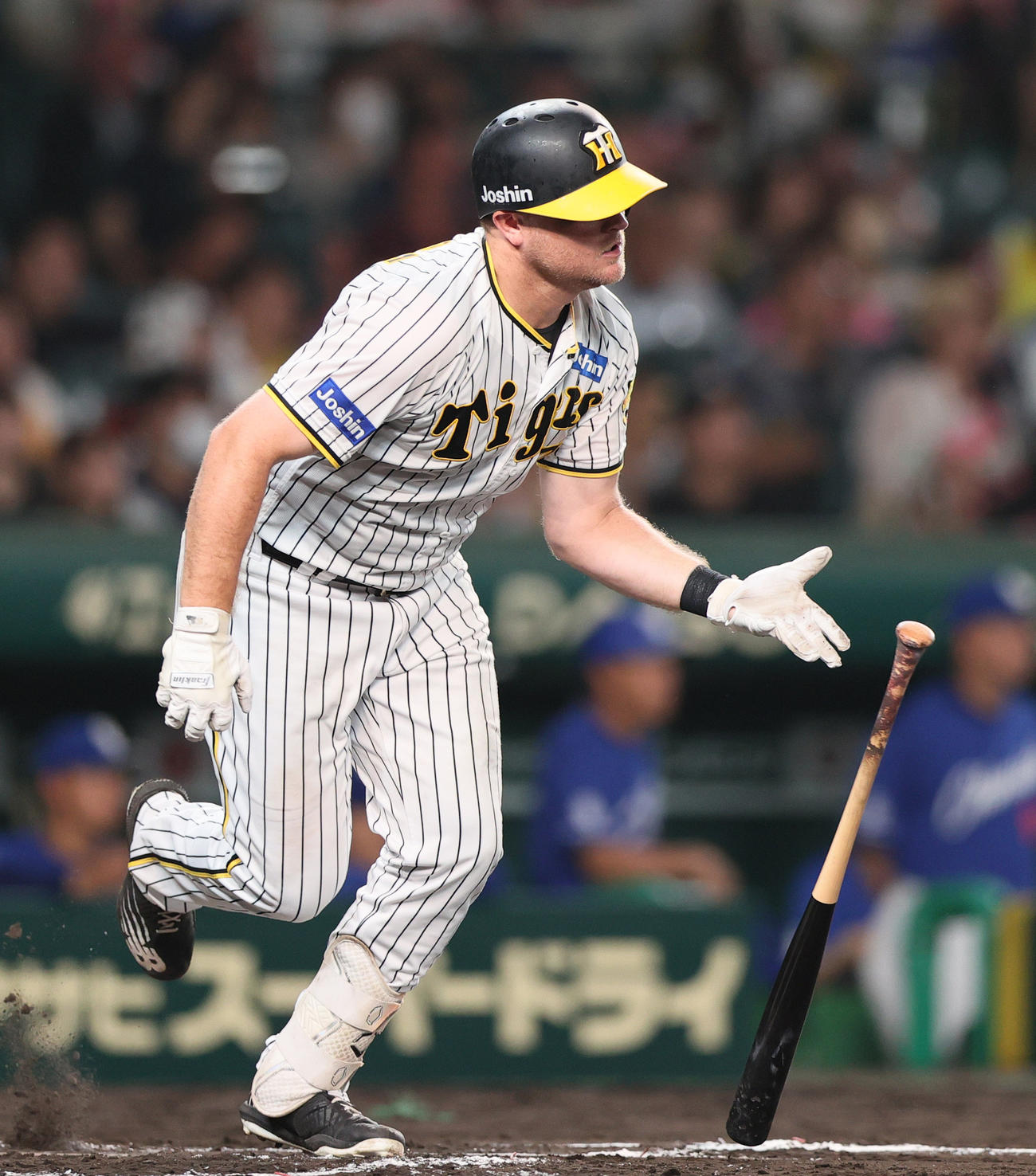 阪神対中日　7回裏阪神1死二塁、ノイジーは中前打を放つ（撮影・上山淳一）