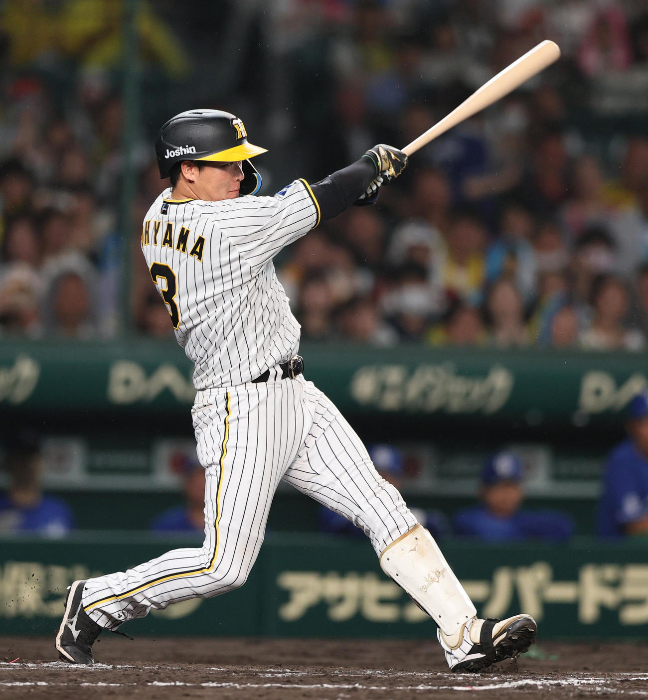 阪神対中日　7回裏阪神1死二塁、大山は左翼へ適時二塁打を放つ（撮影・上山淳一）