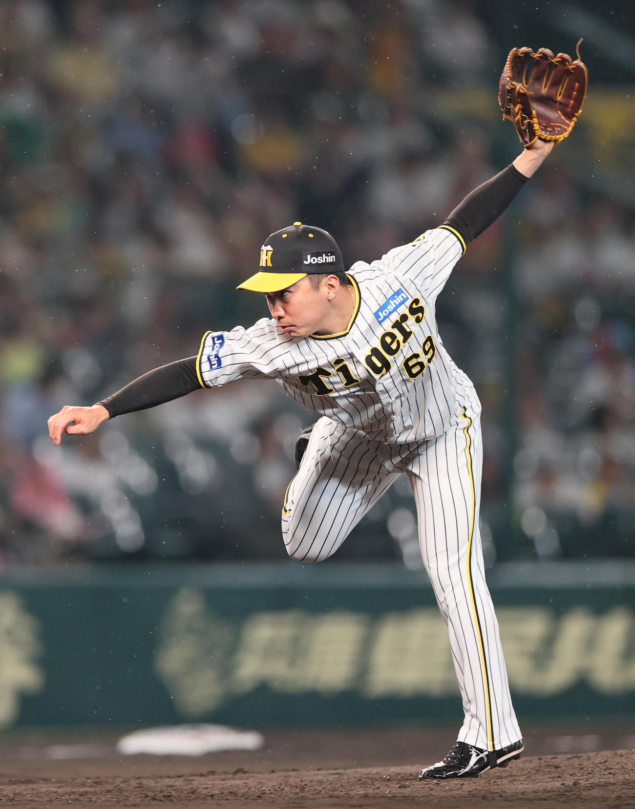 阪神対中日　最後を締めた石井（撮影・上山淳一）
