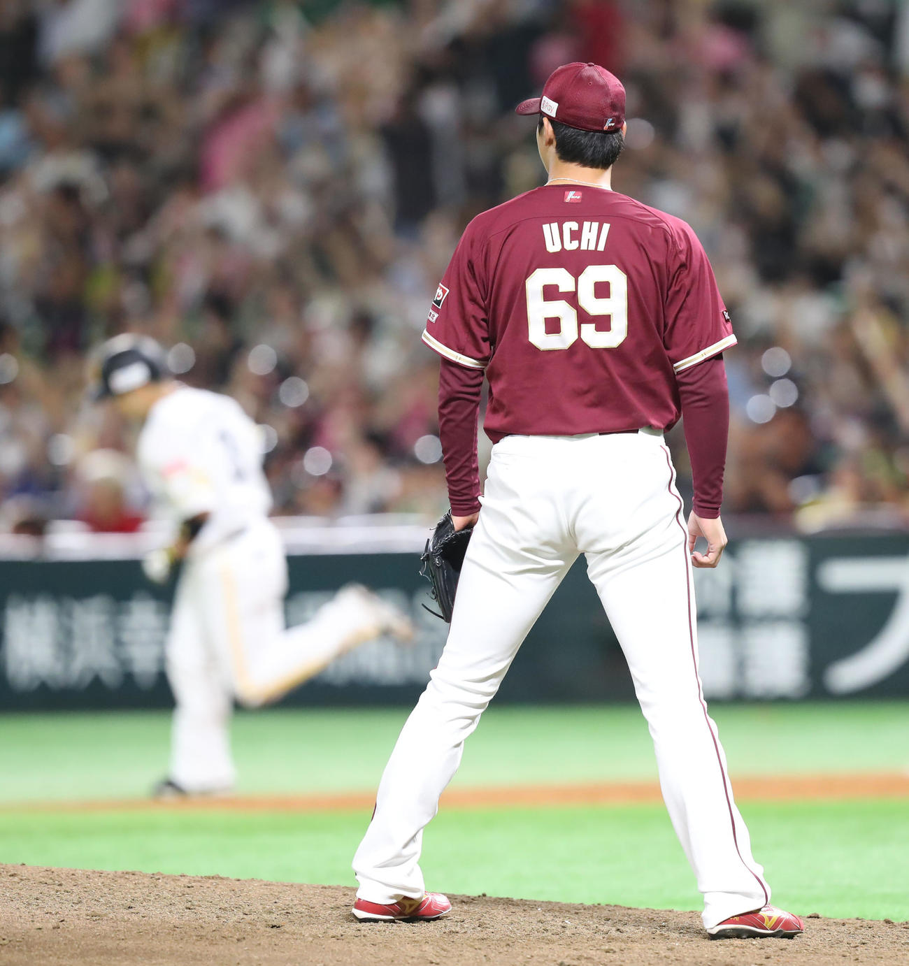 ソフトバンク対楽天　8回裏ソフトバンク無死一、二塁、内は近藤に右越え3点本塁打を浴びる(撮影・冨田成美)