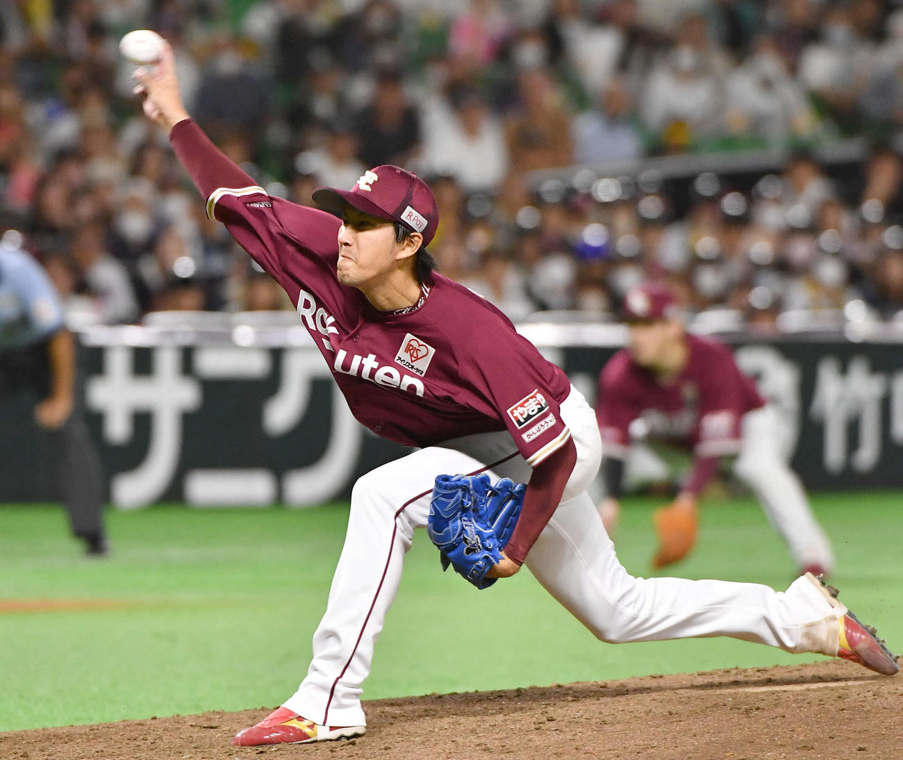 ソフトバンク対楽天　力投する楽天先発の岸（撮影・岩下翔太）