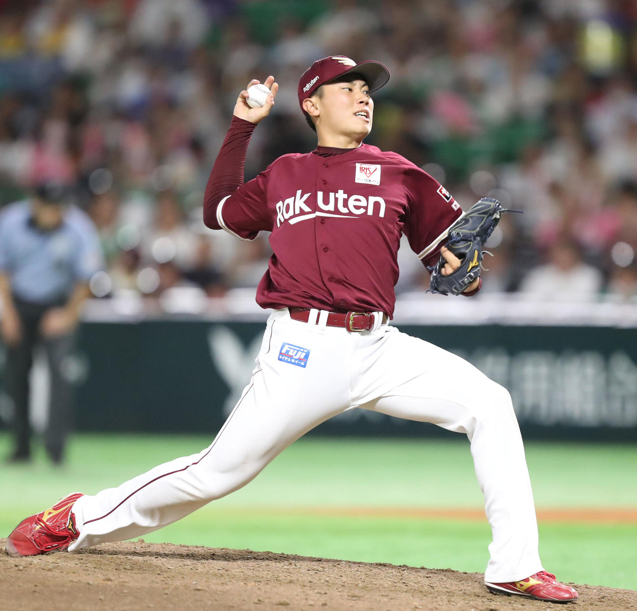 ソフトバンク対楽天　8回から登板した楽天2番手の渡辺翔(撮影・冨田成美)
