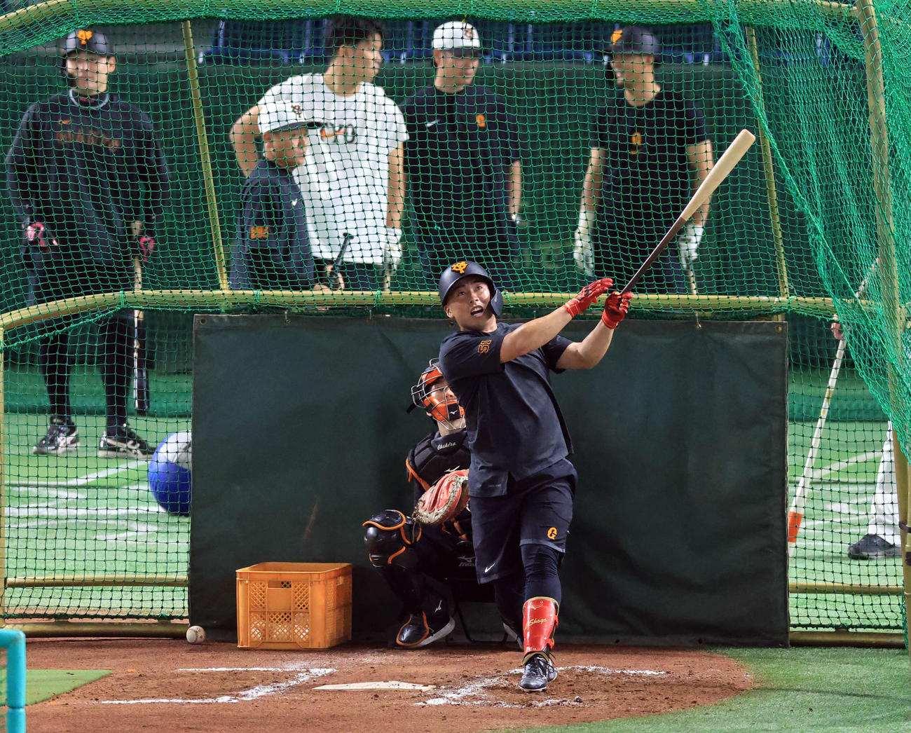 巨人対阪神　試合前の練習に参加した巨人浅野はフリー打撃で快音を鳴らす（撮影・浅見桂子）