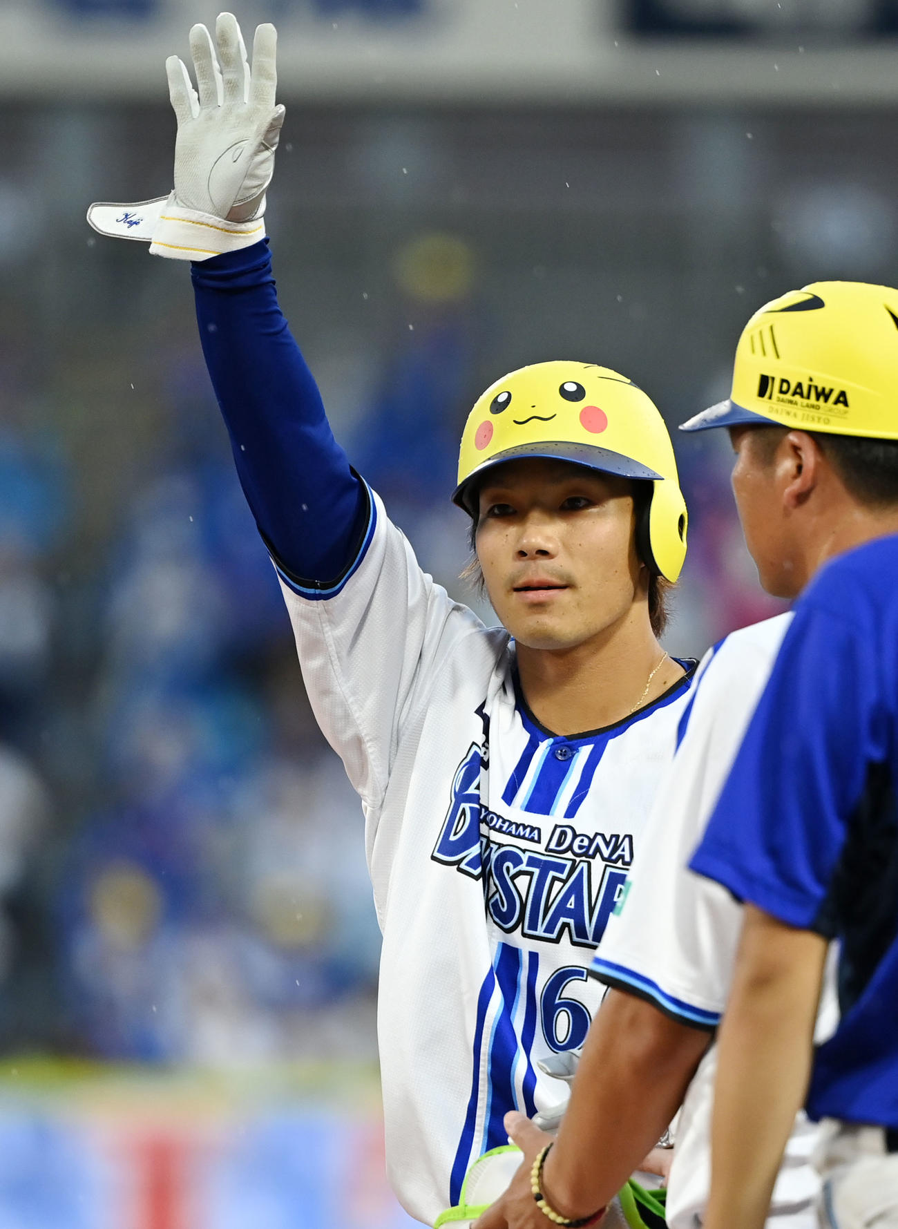 DeNA対中日　2回裏DeNA1死二塁、左前打を放つ知野（撮影・横山健太）