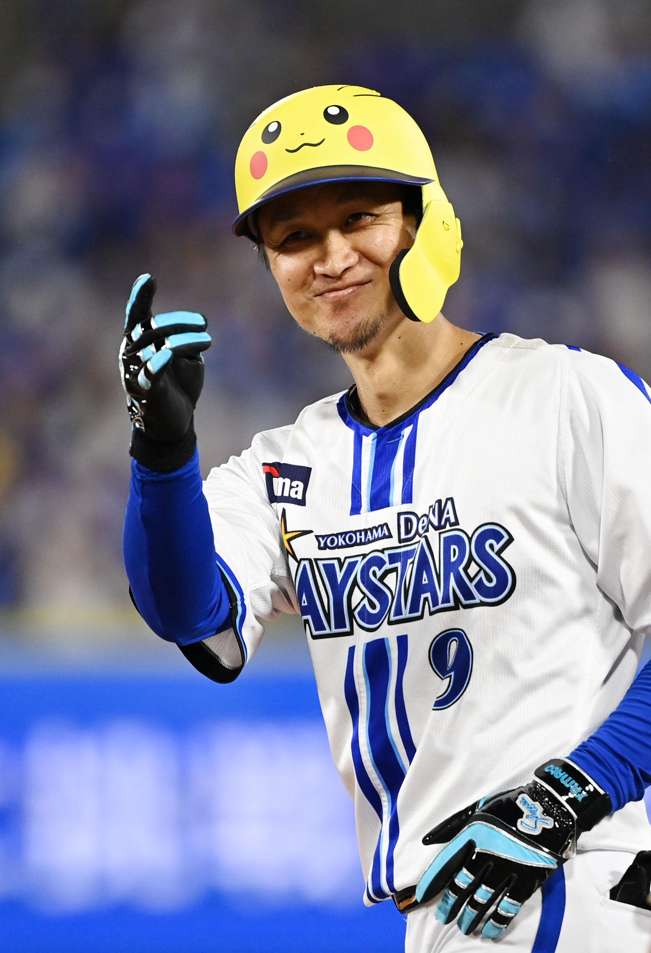DeNA対中日　4回裏DeNA無死二塁、右前打を放ち笑顔を見せる大和（撮影・横山健太）