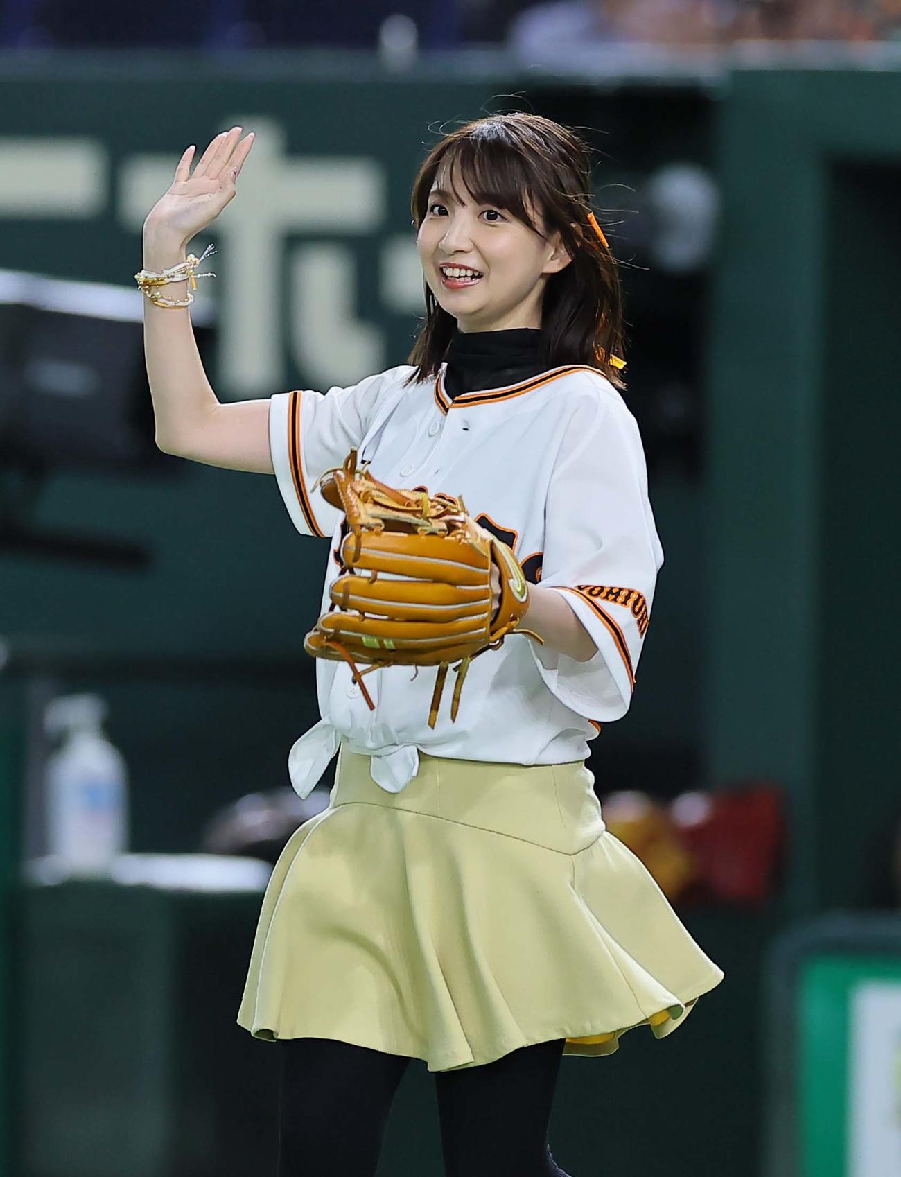 巨人対阪神　始球式を務める声優、MEMちょ役・大久保瑠美（撮影・上田博志）