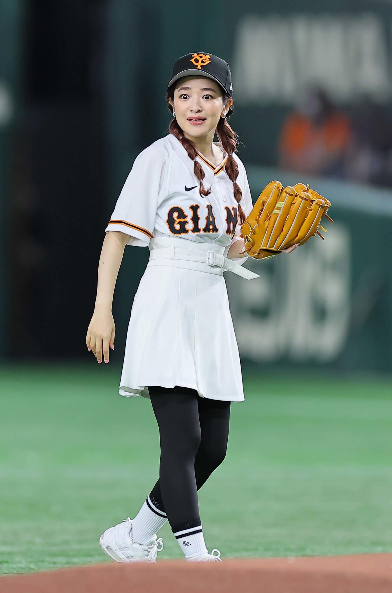 巨人対阪神　始球式を務める推しの子の声優、有馬かな役・潘めぐみ（撮影・上田博志）