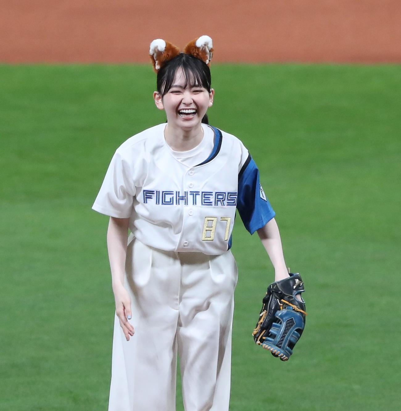 日本ハム対オリックス　ファーストピッチセレモニーを務めた山田杏奈（撮影・黒川智章）