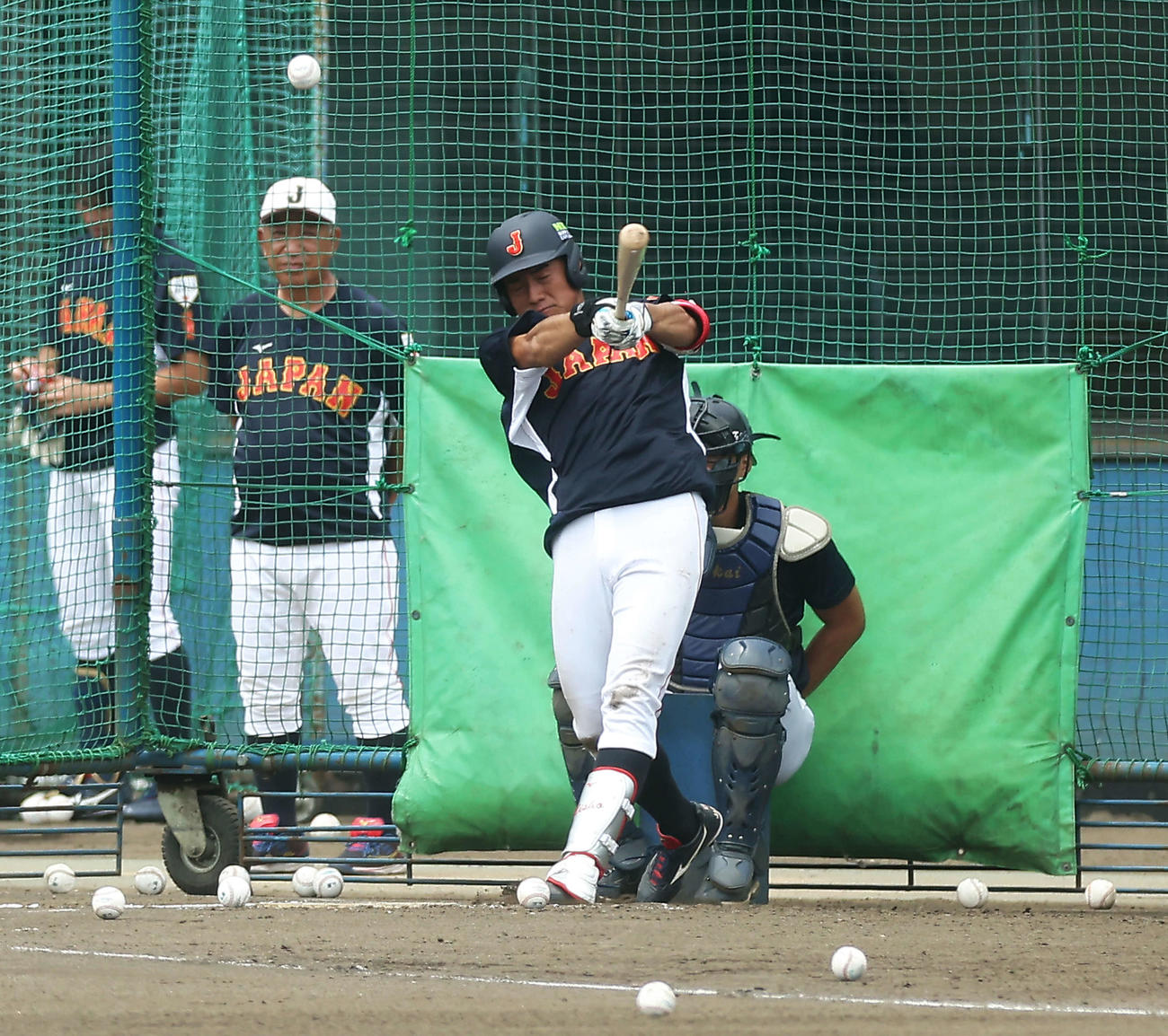 侍ジャパン大学日本代表合宿の練習でフリー打撃に臨む青学大・西川（撮影・河田真司）