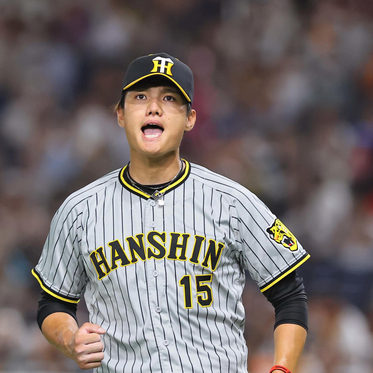 2回裏巨人2死三塁、西純は丸を遊ゴロに打ち取り雄たけびをあげる（撮影・上田博志）