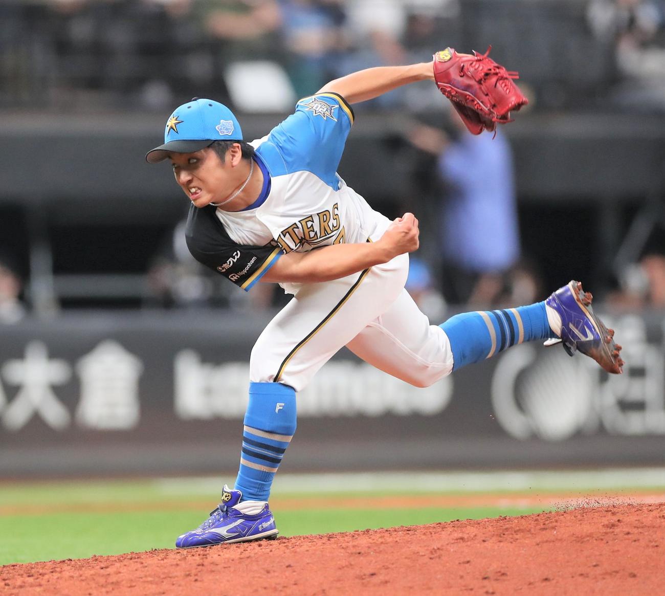 日本ハム対オリックス　8回に登板の山本拓（撮影・黒川智章）