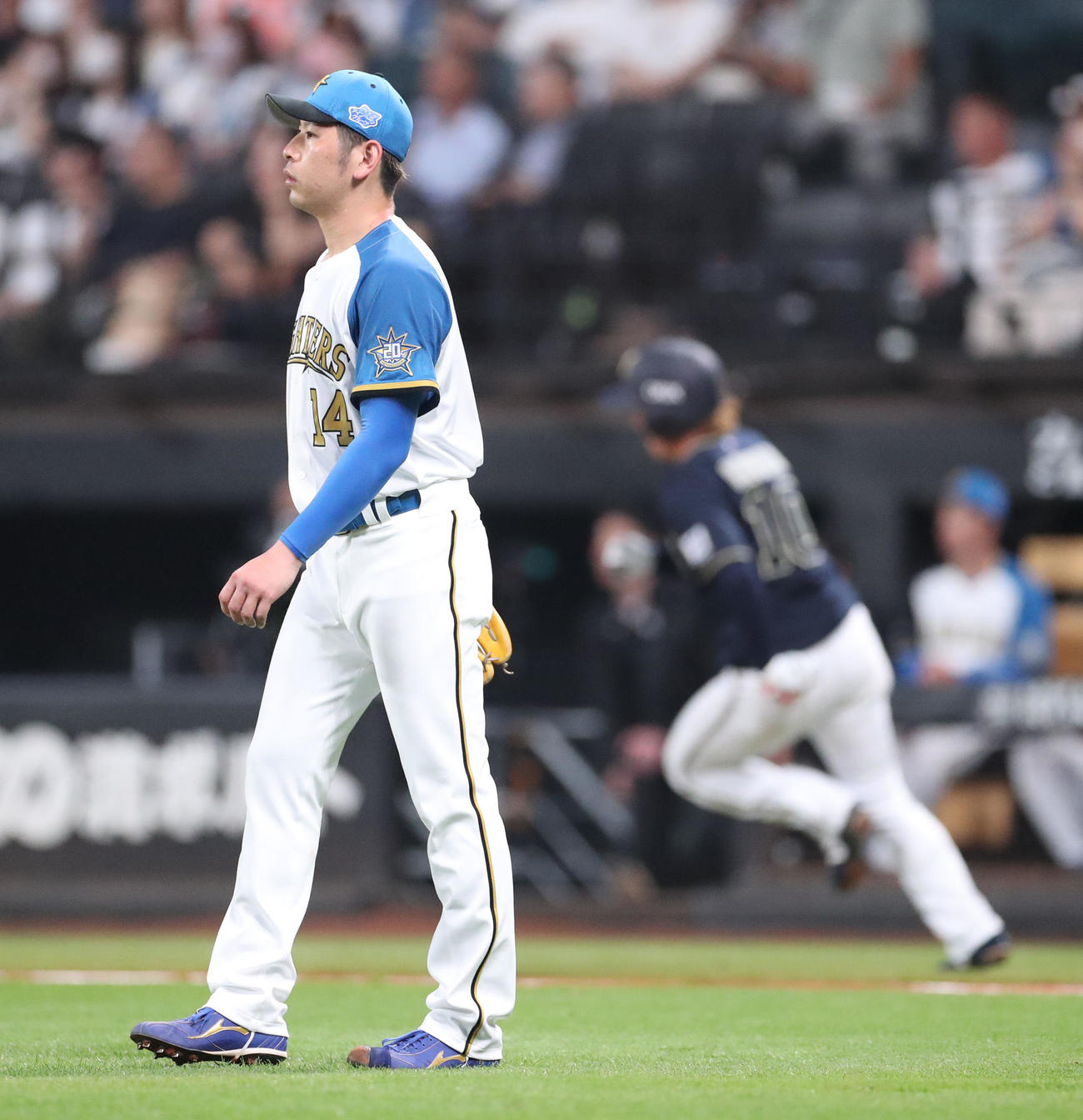 日本ハム対オリックス　3回表オリックス2死一塁、大城に左越え2点本塁打を浴びる加藤貴（撮影・佐藤翔太）