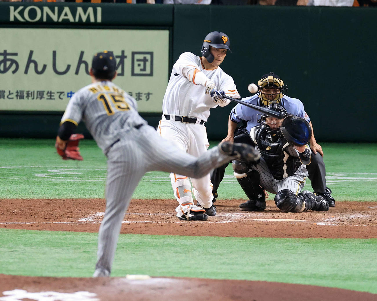 巨人対阪神　4回裏巨人2死二塁、大城卓は右適時打を放つ。投手西純（撮影・浅見桂子）