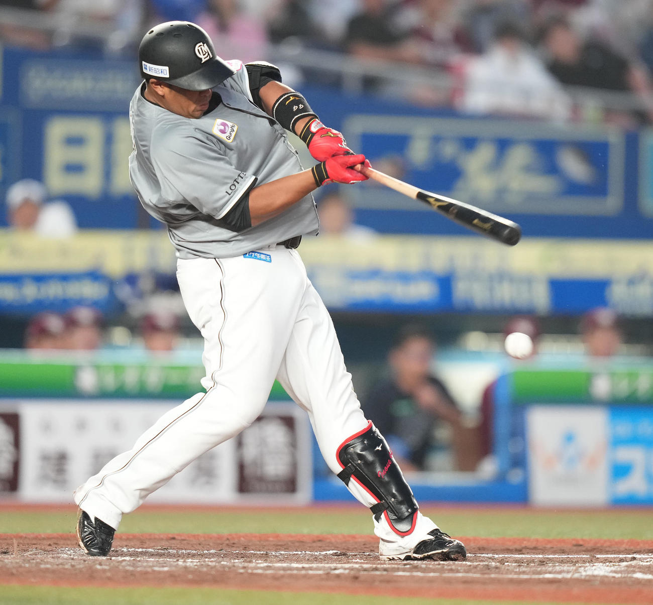 ロッテ対楽天　3回裏ロッテ2死満塁、遊ゴロに倒れる井上（撮影・鈴木みどり）